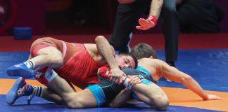 Георги Вангелов (в червеното)