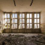 Изоставена сграда