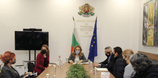 Министърът на туризма поиска по-ниски цени на чадърите и шезлонгите по морето