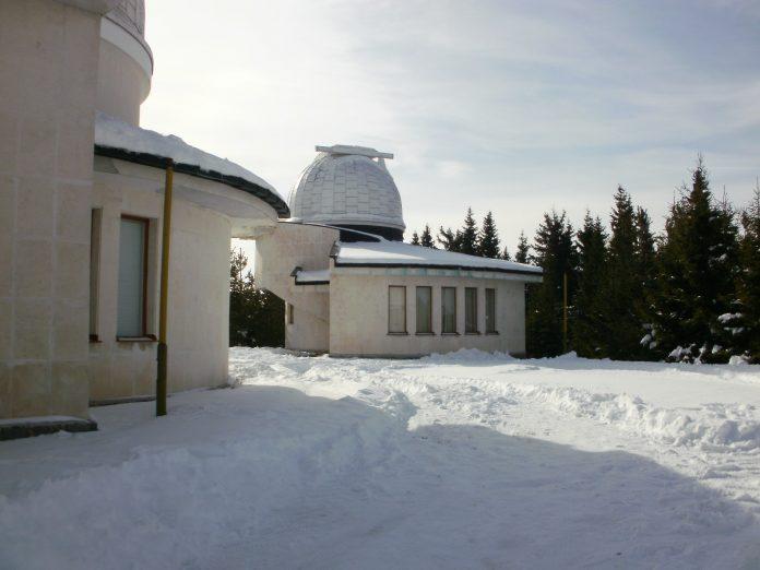 Наблюдателните кули на 5070-см Шмит и 60-см Касагрен телескопи в НАО Рожен