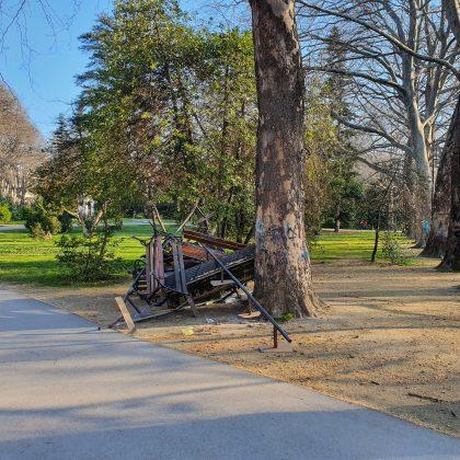 Счупени пейки