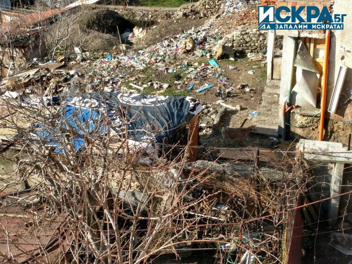 Имот, заринат от боклуци в Сопот