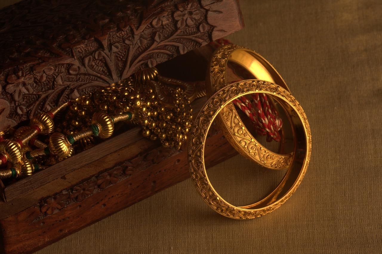 По искане на съдът задържа две жени – на 37