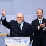 Александър Йорданов (на трибуната)