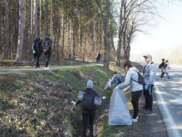 Доброволци