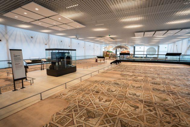 Епископската базилика вътре