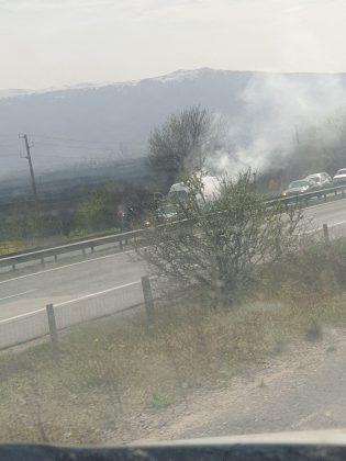 Горящ микробус на магистрала Хемус