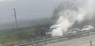 Горящ микробус на магистрала Хемус