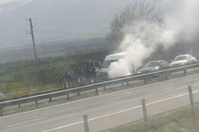 Горящ микробус на магистрала Хемус