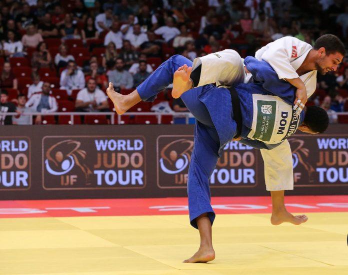 Ивайло Иванов (в бяло)