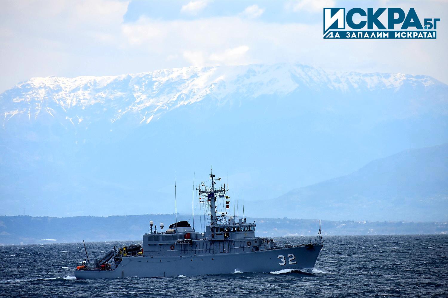 Екипажът на минен ловец Цибър е намерил миноподобен обект на