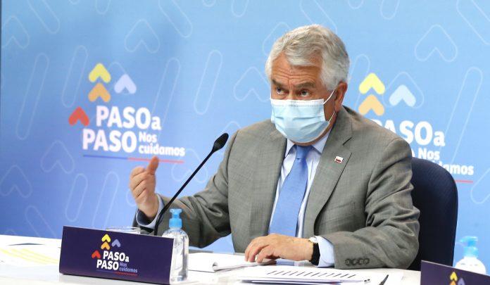 Министърът на здравеопазването на Чили Енрике Парис