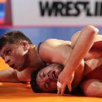 Мирослав Киров (в синьо)