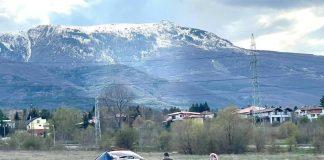 Кола се "изхлузи" от пътя