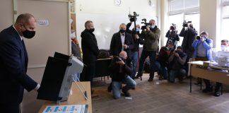 Президентът гласува машинно