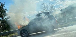 Самозапалил се автомобил