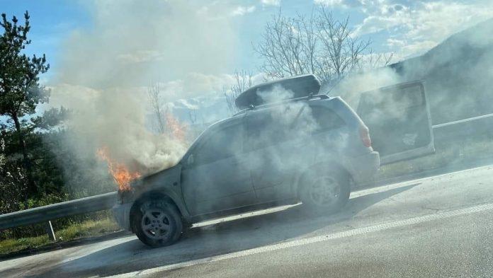 Самозапалил се автомобил