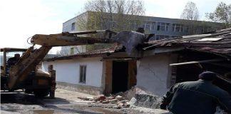 събаряне на незаконни постройки