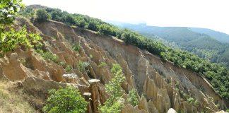 Стобски пирамиди