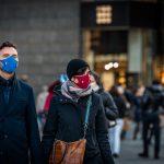 Туристи с маски.