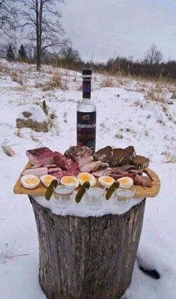 Трапеза на открито