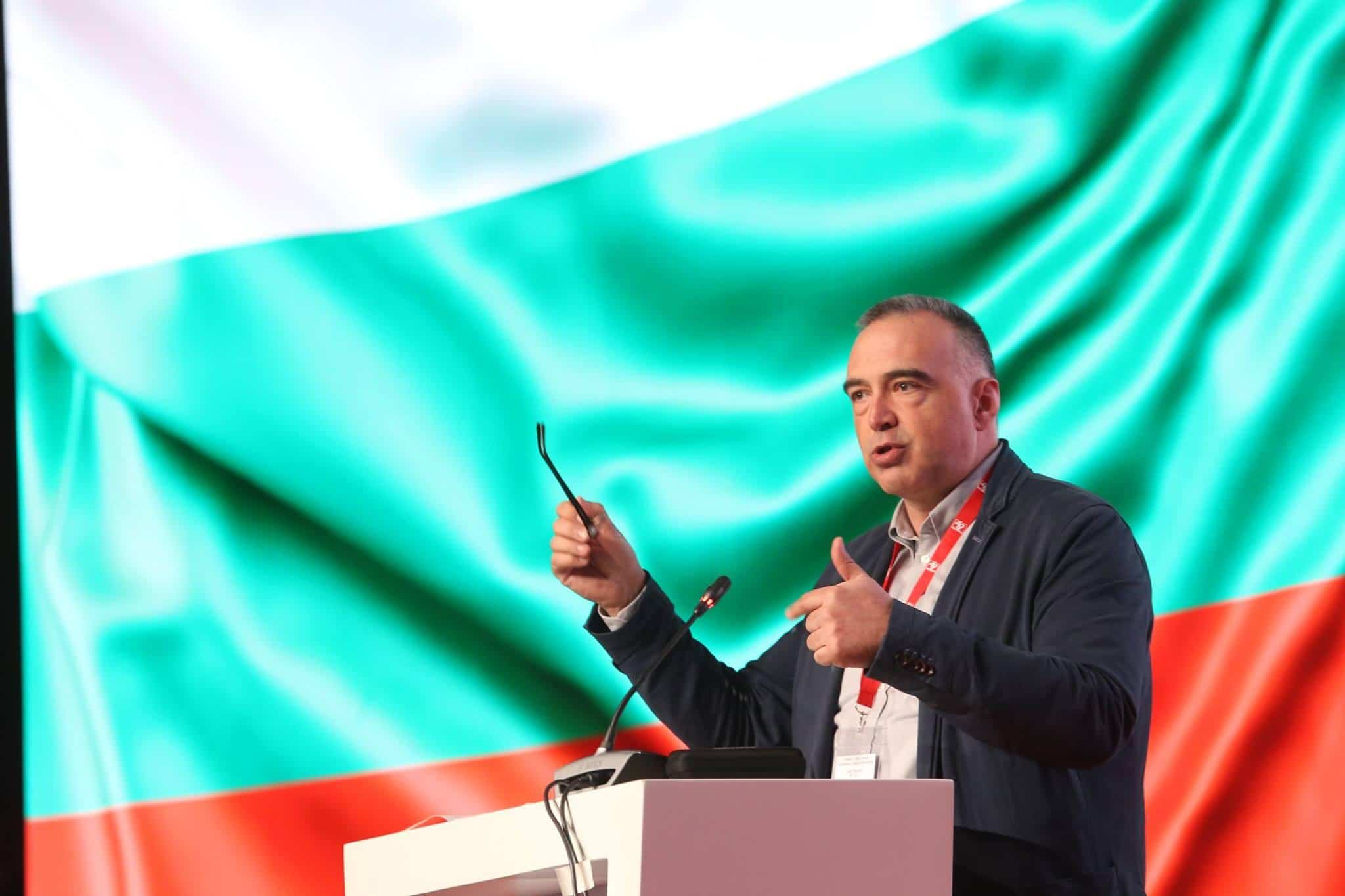 Бившият говорител на служебното правителство Антон Кутев твърди че в