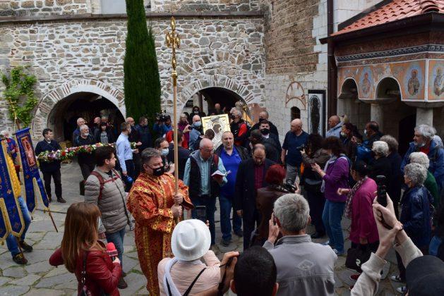 Литийното шествие в Бачковския манастир