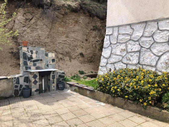 Дворчето на хижата