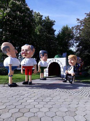 Макети, част от Карнавала в Габрово