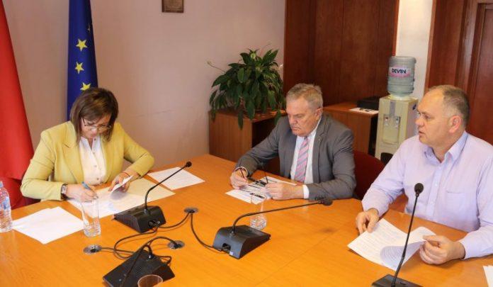 Корнелия Нинова, Румен Петков и Георги Кадиев