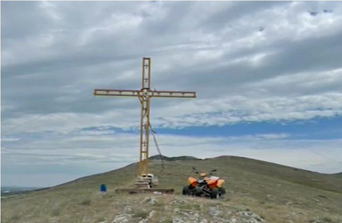 7-метров кръст е откраднат в Пазарджишко