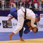 Марк Христов (облеченият в бяло)