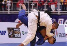 Марк Христов (облеченият в бяло)