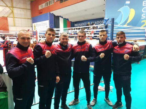 Треньорът със своите момчета