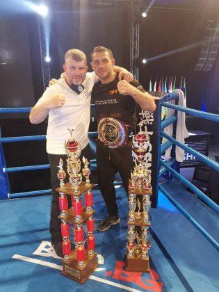 Николай Атанасов (вляво)