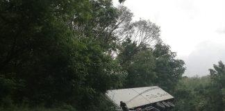 Обърнал се тир