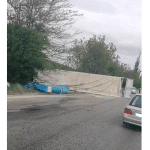 Преобърнат тир