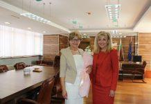 Служебен министър Виолета Комитова и министър в оставка Петя Аврамова