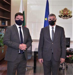 Стефан Янев (в средата)