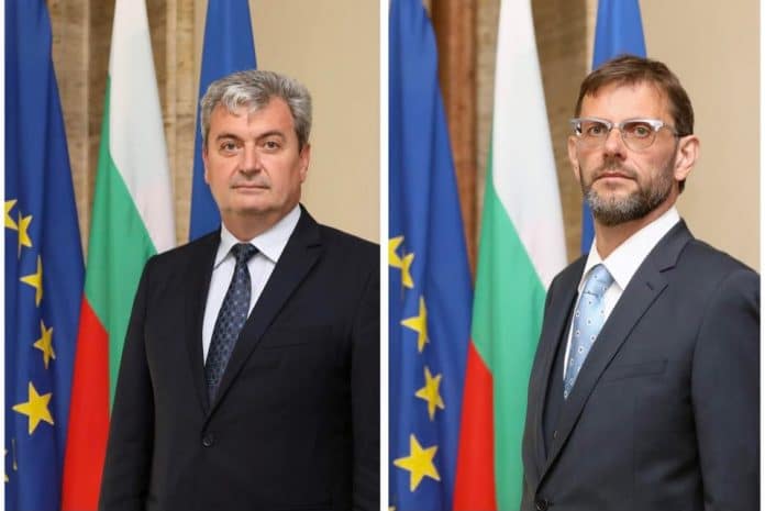 Заместник-министри на отбраната Пламен Йорданов и Александър Петров