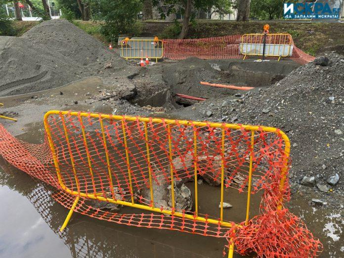 Разкопан паркинг на улица "Цариградска" в Бургас