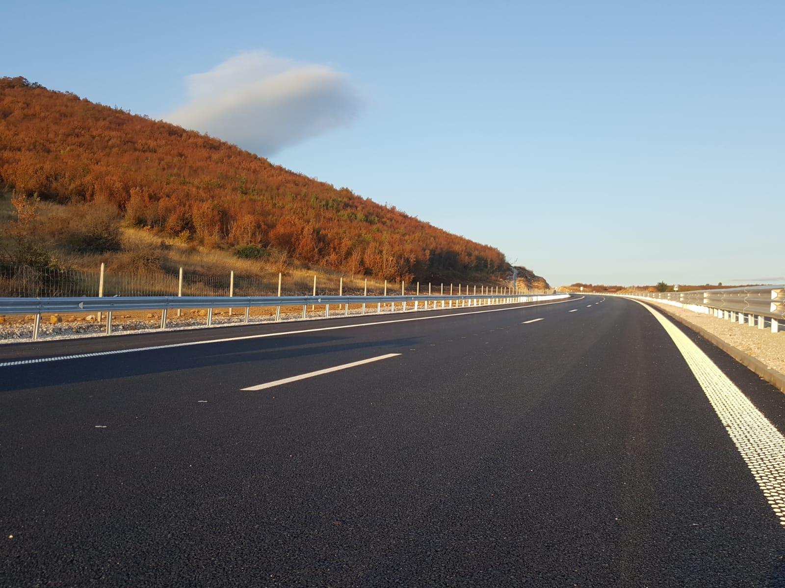 От 10 30 до 18 00 часа утре за подмяна на стълбове