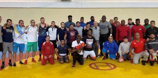 Гриша Ганчев изгледа тренировката на борците с кубинците