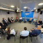 "Здравейте, казвам се Бойко и не съм..."