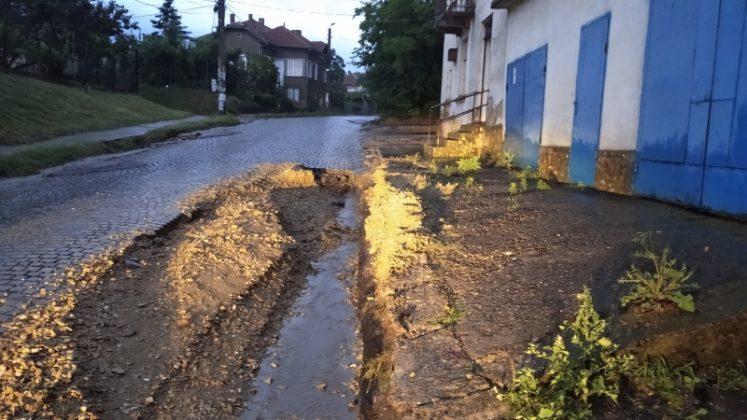 Материални щети в Лом