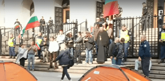 Палатков лагер пред Съдебната палата в София