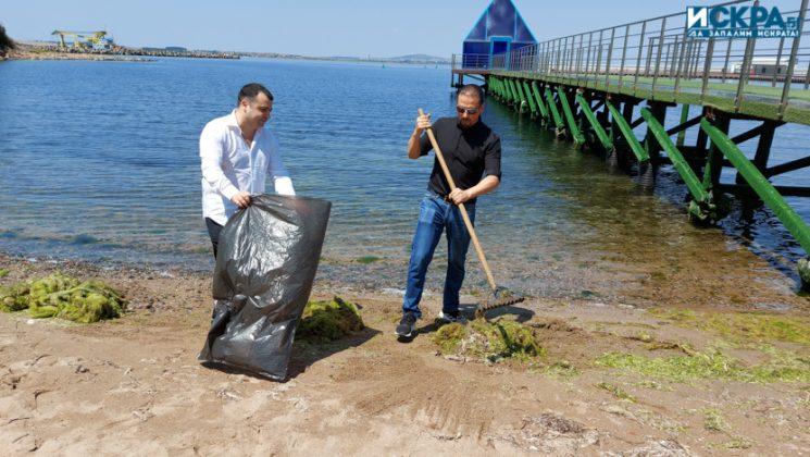 Почистване на плажа в парк "Росенец"