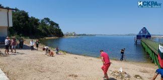 Почистване на плажа в парк "Росенец"