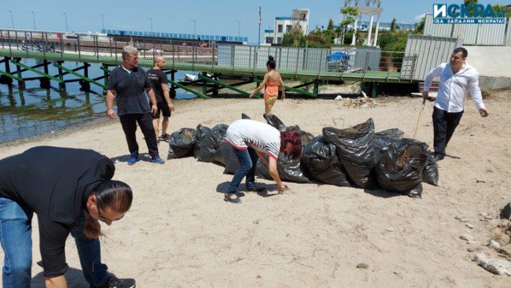 Почистване на плажа в парк "Росенец"