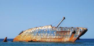 Потъващ кораб